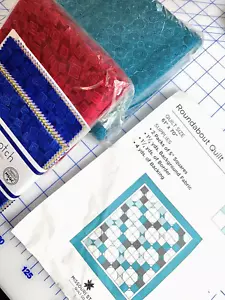 Roundabout Quilt Kit by Missouri Star with Jenny Doan - Picture 1 of 3