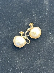 VTG Gold Tone Faux Pearl Round Clip On Screw Back Classic Earrings Richoholic - Picture 1 of 4