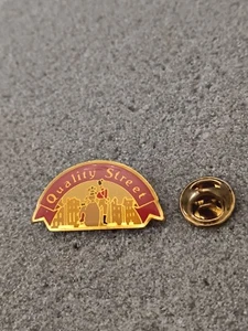 Pin's Pins Pin Enamel 37 Société Bonbons Confiserie "Quality Street" - Imagen 1 de 3