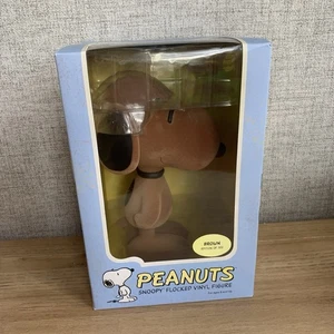 Dark Horse Peanuts Snoopy Flocked Vinyl Figure Limited 300 Brown - Picture 1 of 8