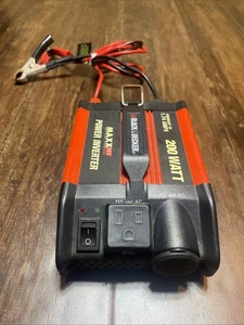 Black & Decker max SST power inverter 1.74 A – 200 W model VEC 1045BD - Picture 1 of 6