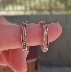 Aktueller Artikel - David Yurman Pavé Diamant Creolen - DY Rückseiten, Etui & Stoff - Bild 1 von 12