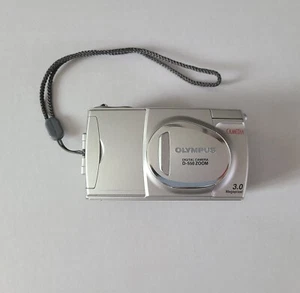 Olympus CAMEDIA D-550 Zoom 3.0MP Digital Camera w/ Olympus Case Tested Works - Picture 1 of 15