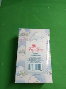 Figurina Enesco Sugar Town Recinzione Città dello Zucchero 1992 529796 - Foto 1 di 1