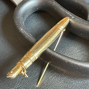 Autor Schriftsteller Füllfederhalter Brosche Feder Anstecknadel hellgold Metall neu ansehen - Bild 1 von 2
