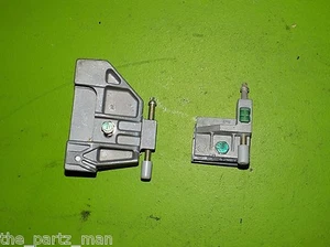 98 99 00 01 02 CLK320 passenger door window glass rail guides stoppers OEM - Bild 1 von 2