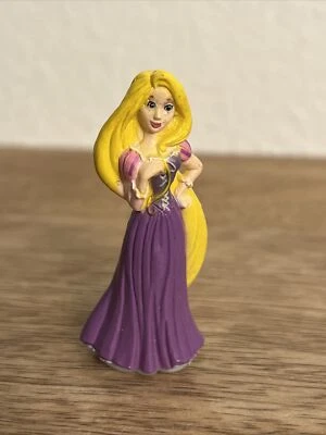 "FIGURA DE ACCIÓN RAPUNZEL ENREDADA DISNEY 2,5"" JUGUETE DE PVC (USADO)" Foto 1 de 4