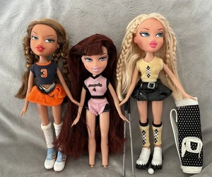 Bundle Of Bratz Sportz Dolls Cloe , Yasmin, Phoebe , Original Outfits. VGC - Picture 1 of 10