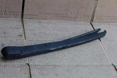 2005 2006 2007 2008 2009 HYUNDAI TUCSON REAR WINDSHIELD WIPER ARM TRUNK HATCH - Image 1 of 4