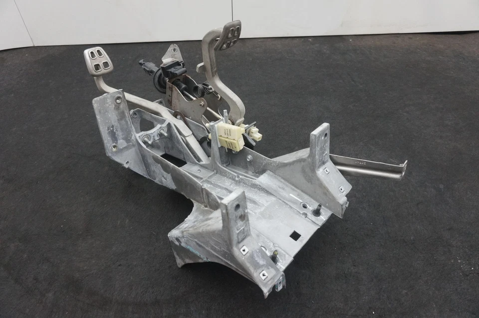 Brake Clutch Pedal Bracket Box OEM 10402879 Chevrolet Corvette C5 Z06 1997-04 - Image 1 of 4