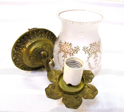 ANTIGUO/VINTAGE APLIQUE DE PARED DE LATÓN MACIZO CON CABLEADO con GLOBO Y PULSADOR Foto 1 de 4