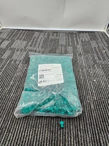 (QTY 1000) GLOBE SCIENTIFIC 118127G Flange Cap Polyethylene Green - Picture 1 of 6