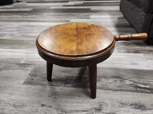 Sgabello da mungitura treppiede vintage in legno massello - Foto 1 di 4