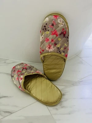 Zapatillas interiores NaRaYa tailandesas acolchadas florales de seda, suaves elegantes Foto 1 de 4