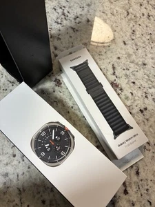 Samsung - Galaxy Watch Ultra Titanium Smartwatch 47mm LTE - Titanium Silver - Photo 1 sur 5