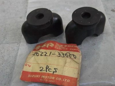 GT250 GT380 GT550 GN250 GN400 SP500 Abrazadera Manillar Inferior Suzuki 56221-33600 NUEVO Foto 1 de 4