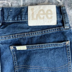 Pantalones de mezclilla Lee + H M para hombre 30x32 Orion lavado oscuro lengüeta blanca recta hechos en EE. UU. - Imagen 1 de 18