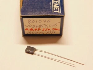 5 Vintage Kemet 370D685K025 6.8uF 25V 10% Molded Radial Tantalum Capacitors - Picture 1 of 2