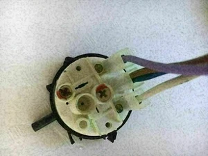 Smeg dishwasher PL622x - pressure switch K250118.. - Picture 1 of 2