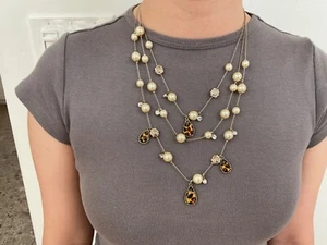 GLAMOROUS BETSY JOHNSON Leopard & Pearls with Roses Illusion Necklace - Picture 1 of 1