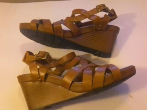 Clarks Bendables Leder Slingback braune Sandalen 3 Zoll Keilabsatz Größe 8,5M - Bild 1 von 7