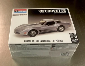 MONOGRAM CLASSIC CRUISER ‘82 CORVETTE COLLECTOR EDITION MODEL-KIT  1:24 SCALE - Picture 1 of 6