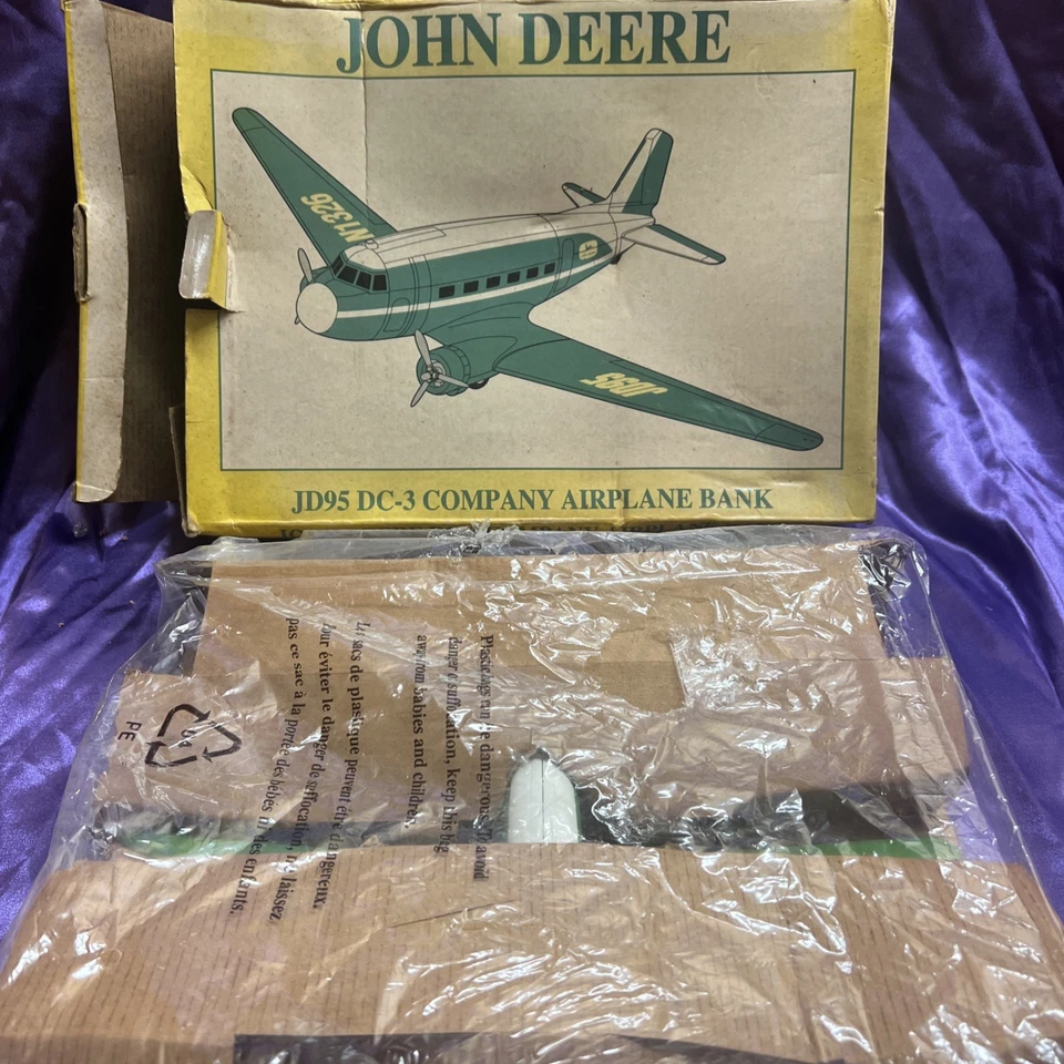John Deere JD95 DC-3 COMPAMY Avión Die-Cast Banco Liberty Classics ESPECIFICACIÓN FUNDIDO Foto 1 de 4