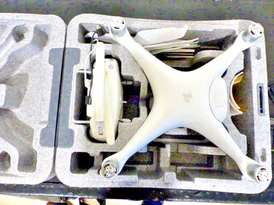 DJI Phantom 4 4K Camera Drone - White - Image 1 of 4
