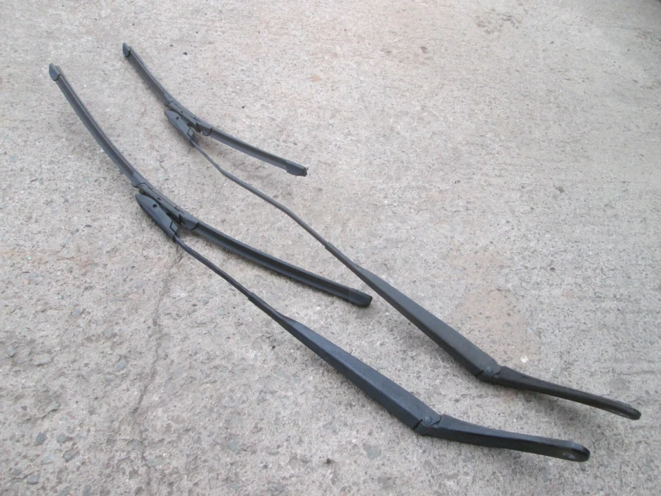 Renault Megane 2 1,4 16 V 2007 par de brazos limpiaparabrisas delantero Foto 1 de 1