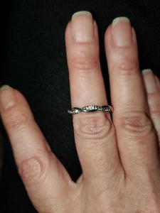 SALE. Neu mit Etikett. Größe 7. Silber und Diamonique gedrehtes Band - Bild 1 von 1