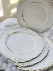 Victorian Trading 4 Cream & Gold 14" Melamine Charger Plates Platters - Picture 1 of 4