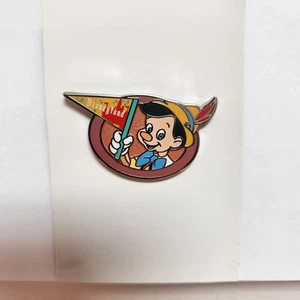 Pinocho Niftie Banderines Años Cincuenta con Personajes Misterio Disney Prendedor - LE 550 - Imagen 1 de 1