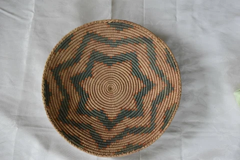 Vintage 15" Woven Basket Native American ? Hopi ? See description Nice Cover