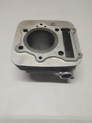 Ствол цилиндра 1999 Suzuki GZ250 Marauder 11210-38204-0F0 - Изображение 1 из 4