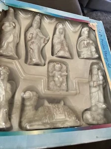 8 Piece Nativity Set Seasonal Elegance With The Box 1990s - Picture 1 of 3