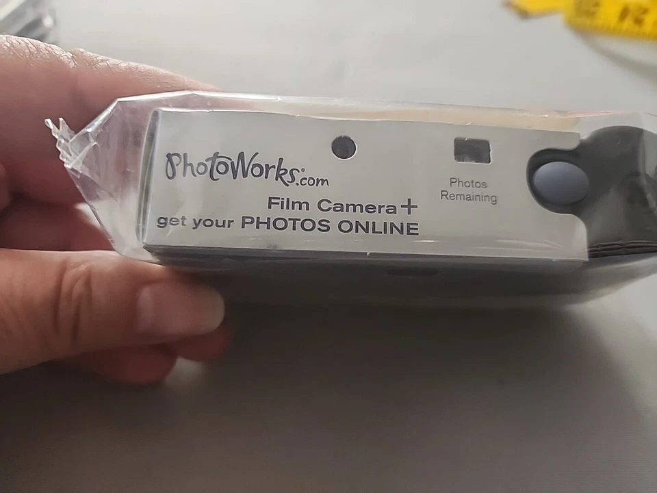 PhotoWorks Single Use Camera 27 Exposures 400 Film 35mm Sealed NOS Untested VTG - Image 1 of 3