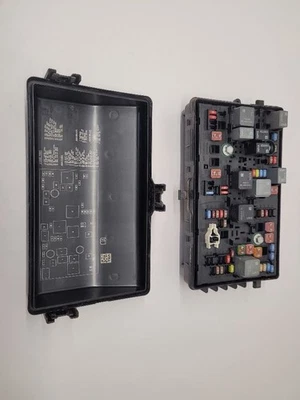 13 Chevy Malibu 2013 caja de fusibles motor VIN A octavo dígito Lcv Opt NU5 22892003  Foto 1 de 4