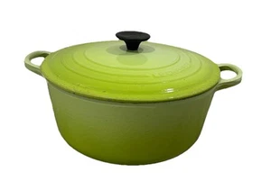 Horno holandés de hierro fundido esmaltado verde lima o kiwi Le Creuset Francia #26 5,5 - Imagen 1 de 16