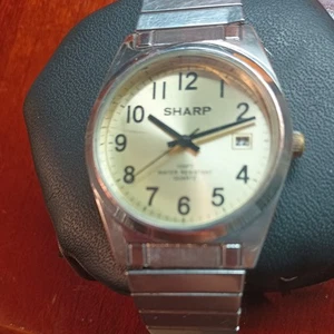 Vintage Sharp Quartz Day Mens Water Resistant Gold Tone Watch New Battery - Picture 1 of 4