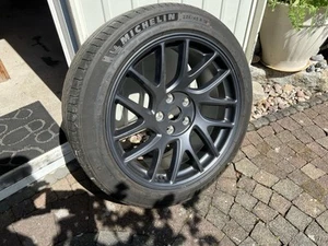 Tesla Model 3 Komplett Rad 18 Zoll mit Sommerreifen 235/45 R18 - Bild 1 von 5