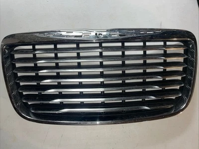 Parrilla superior delantera Chrysler 300 2011-2014 9402989 piezas de auto OEM usadas Foto 1 de 4