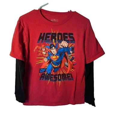 Camisa roja Justice League of America Heroes of Awesome XL 14/16 para niños Foto 1 de 4