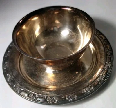 Vintage Oneida Silver plate Gravy Bowl Drip Tray Attached 7 1/2" Tray 5" Bowl  - Image 1 of 4