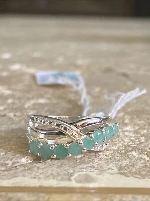 Nuevo con etiquetas Anillo de plata de ley 925 esmeralda talla 7 con detalles Precio de venta sugerido por el fabricante 149 $2015 Foto 1 de 4
