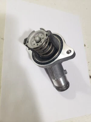 Conjunto de carcasa termostato 6 k millas OEM 2,0 L 2,5 L Chevrolet GMC Buick Cadillac Foto 1 de 2