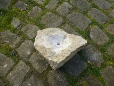 Quellstein Brunnenstein mit Loch für Quellsteinbrunnen Naturstein Nr. 20 Unikat - Bild 1 von 4