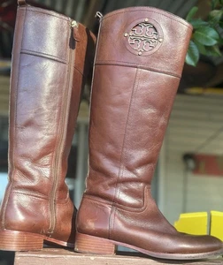Tory Burch Kiernan Reitstiefel Damen 8M braun Leder gold Logo kniehoch - Bild 1 von 13