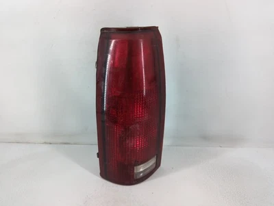 Luz trasera lateral izquierda Chevrolet C1500 1989 conductor fabricante original UTF2G Foto 1 de 4