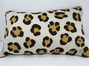 Almohada decorativa con estampado de guepardo Pier 1 Imports  - Imagen 1 de 6