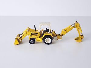 Ertl - International Harvester Yellow Backhoe Loader Tractor - 1:64 Diecast